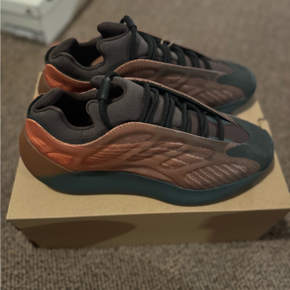 Yeezy 700 V3, size 10.5, new
